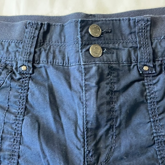 Women’s size 6 navy blue Gloria Vanderbilt Chino shorts - Picture 3 of 9